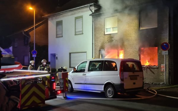Feu­er­wehr Bocholt: Brand mit Menschenrettung