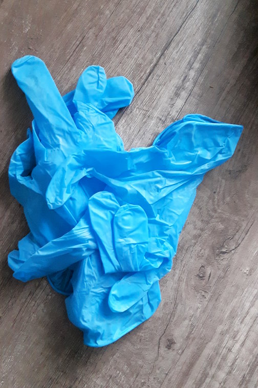 Ein­mal­hand­schu­he sind Keimschleudern