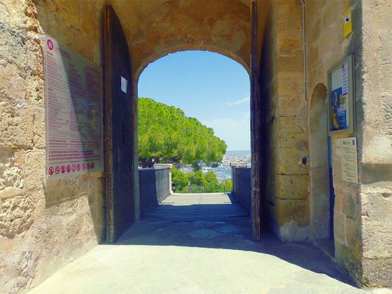 Castell de Bellver, hoch über den Dächern Palmas