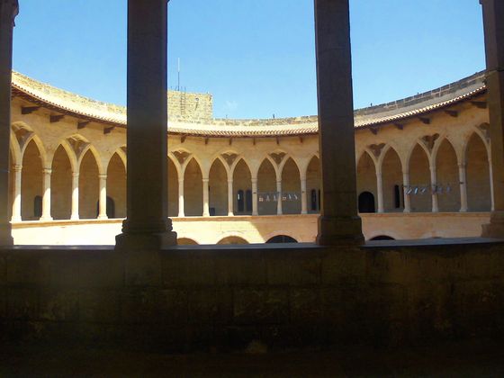 Castell de Bellver, hoch über den Dächern Palmas