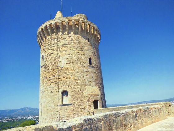 Castell de Bellver, hoch über den Dächern Palmas