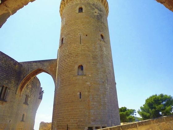 Castell de Bellver, hoch über den Dächern Palmas