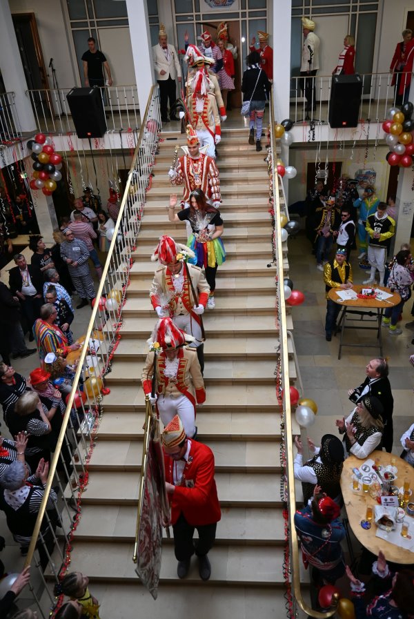 Narren stürmen das Rathaus Bilder: Stadt Jülich/Gisa Stein
