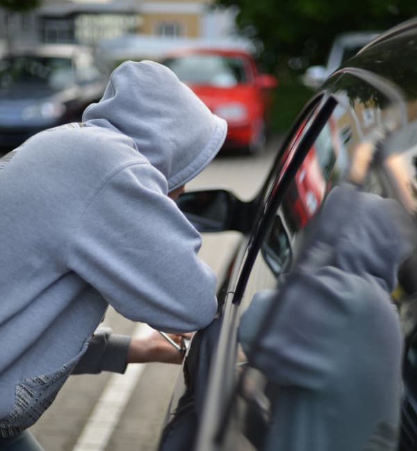 Titz – Pkw auf Park­platz entwendet