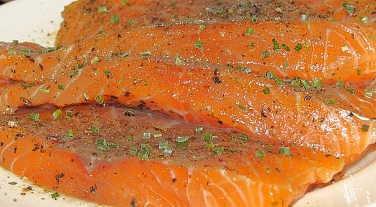Blech­pfan­ne­ku­chen mit Räucherlachs