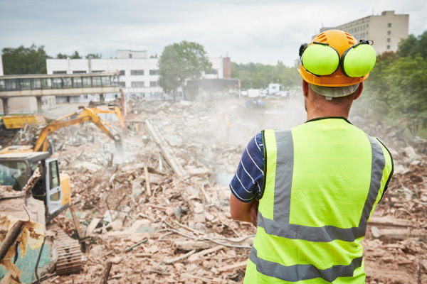 Jülich – Abriss altes Pfarr­haus in Broich