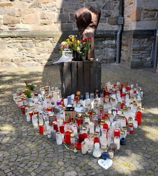 Feu­er­wehr Ratin­gen: Ort der Anteilnahme