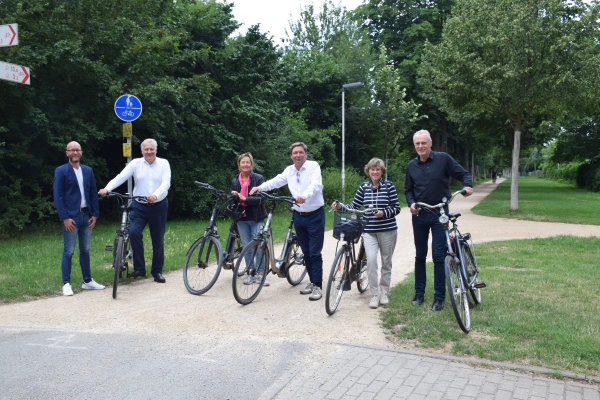 RurU­fer-Rad­weg in Jülich ausgebaut