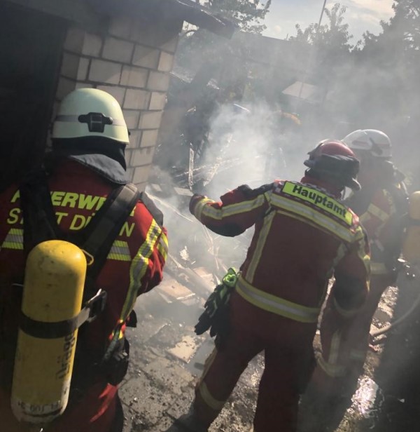 Düren – Gar­ten­haus im Vollbrand