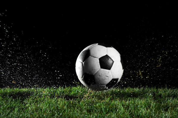 FC Bay­ern Mün­chen spielt im Sta­di­on Jülich